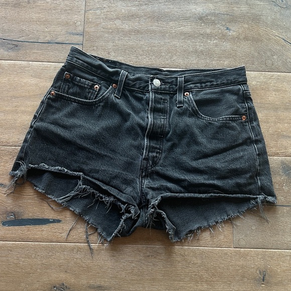 Levi's 501 Black/Dark Gray Denim Shorts - Picture 1 of 6